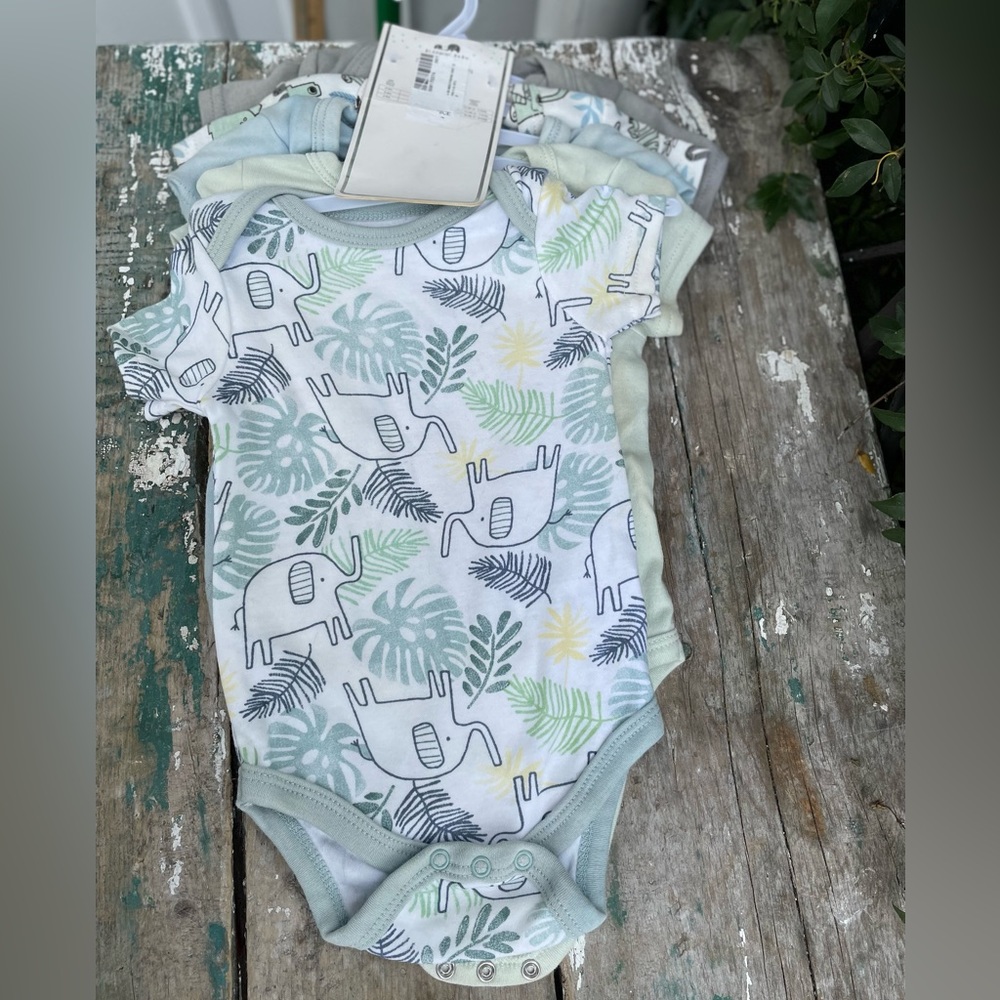 Bloomin Baby 6-9 month baby 5 piece bodysuits